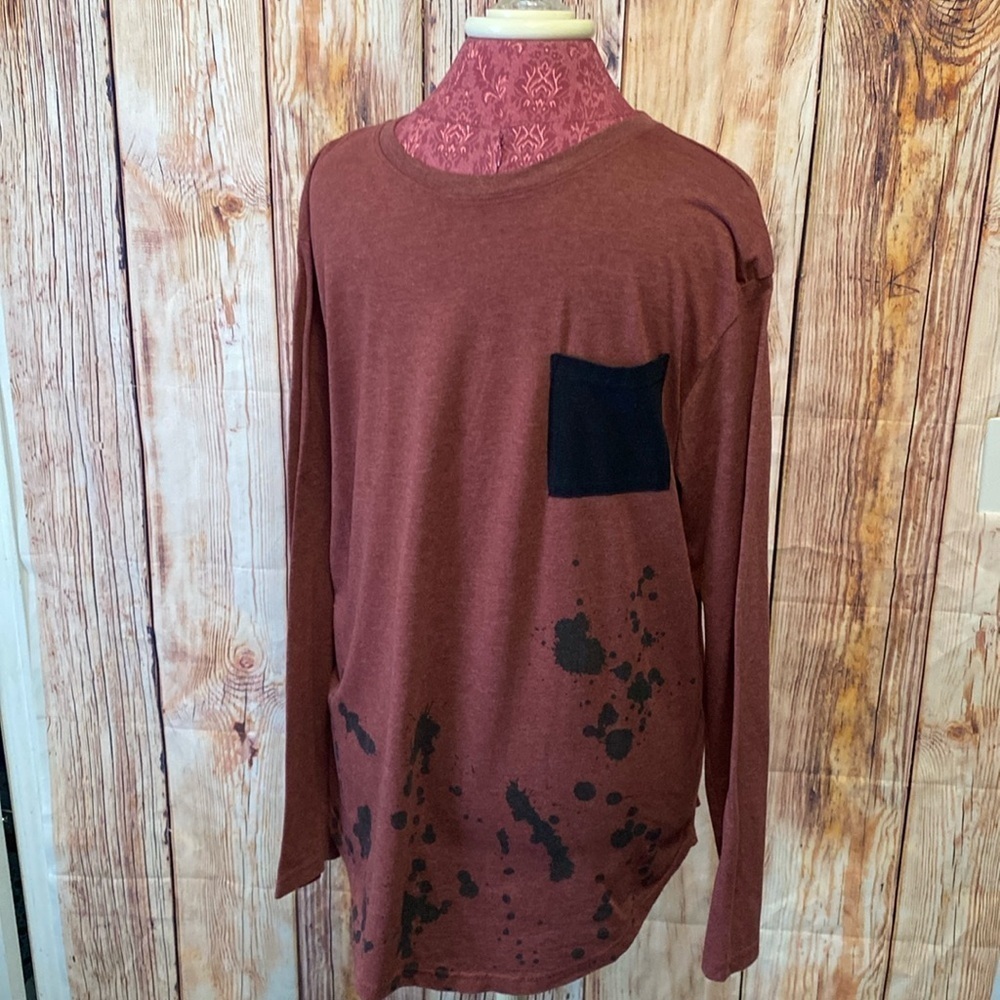 Libertador Tee Shirt Size Large Longer Length Graphic Maroon Black with Pocket